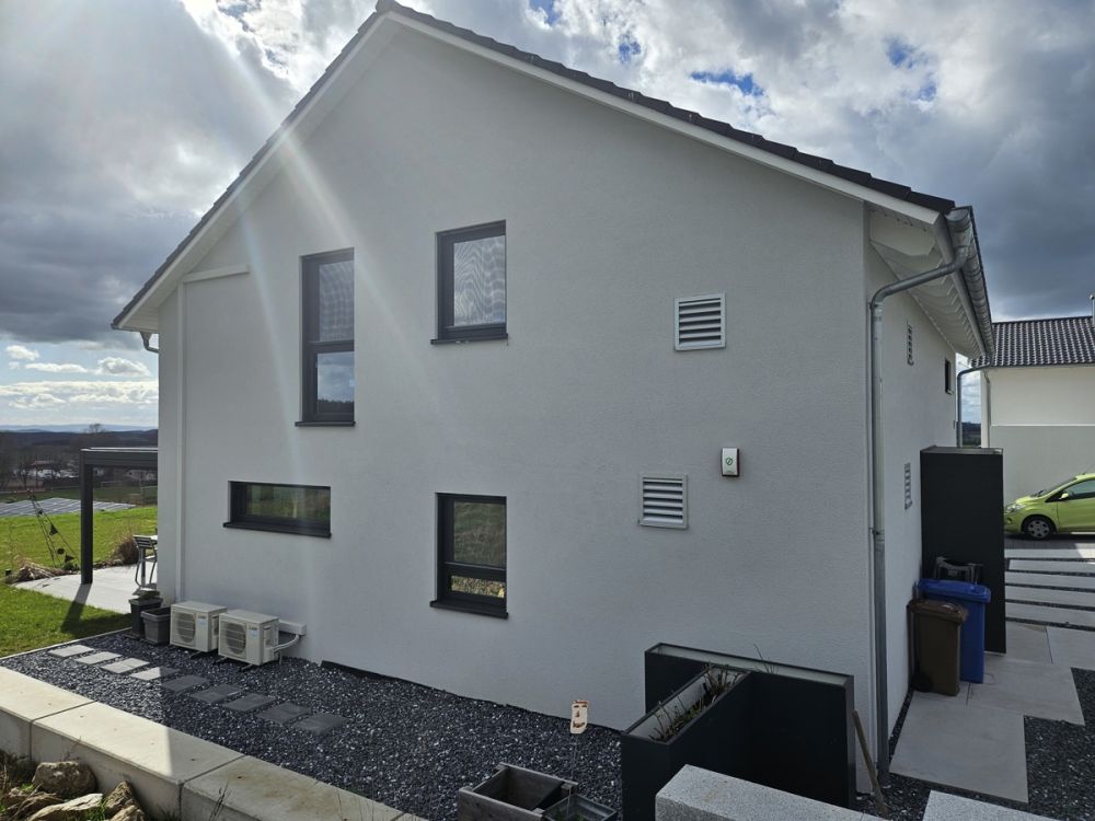 Ersparen Sie sich den Baustress! Neuwertiges modernes Zweifamilienhaus im Neubaugebiet in Waldthurn