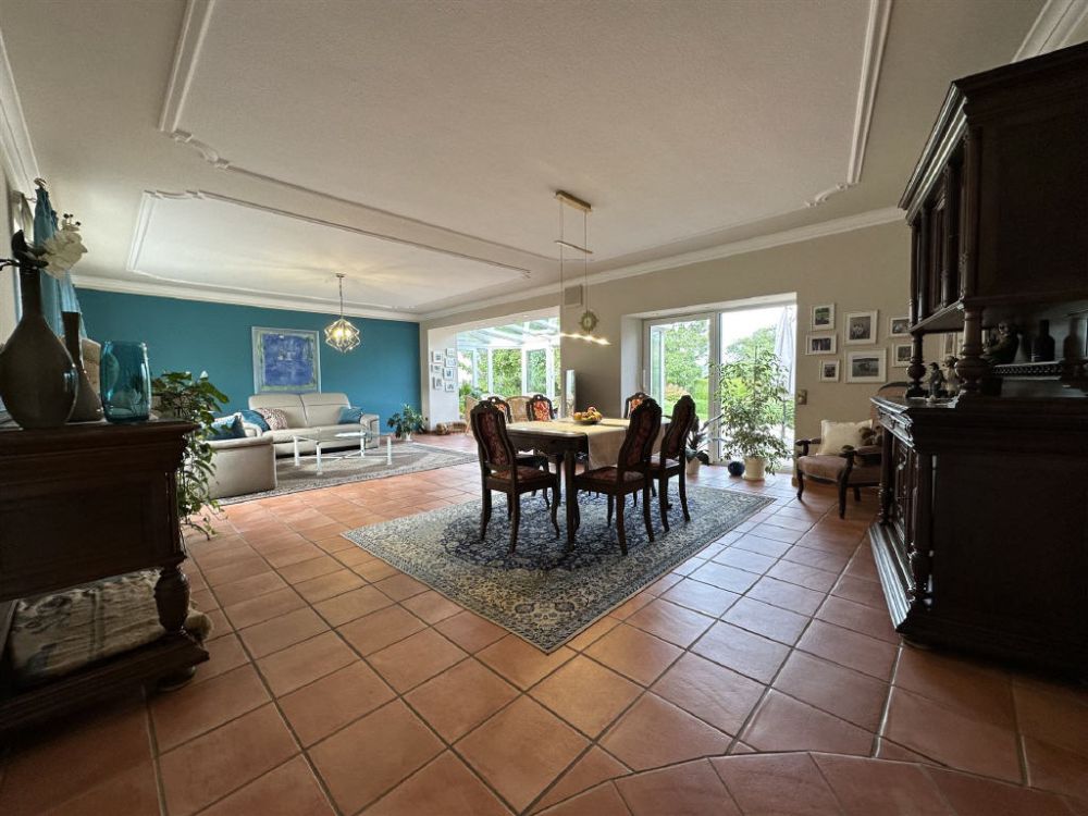 Sehr gepflegtes Einfamilienhaus mit großem Grundstück!