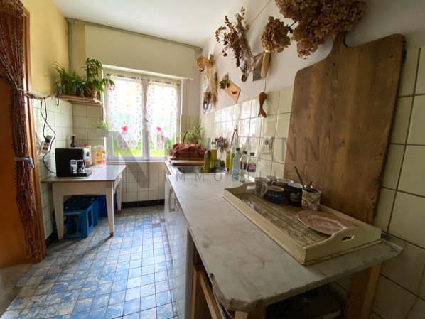 Mehrfamilienhaus mit Gewerbeeinheit (teilvermietet) und großem Garten