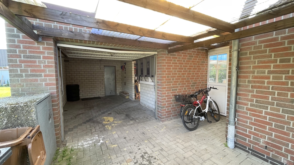 Kapitalanlage! Solide Doppelhaushälfte mit PV-Anlage, Garage und großem Gartenbereich in Friesoythe