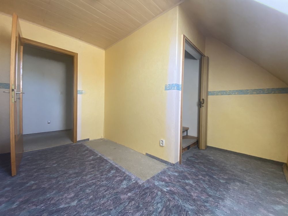 Wohnen am Merklsteig - Charmantes Reihenmittelhaus mit Garage, Wintergarten, Freischwimmbecken und zusätzlichem Gartengrundstück in begehrter Wohnlage in Weiden!