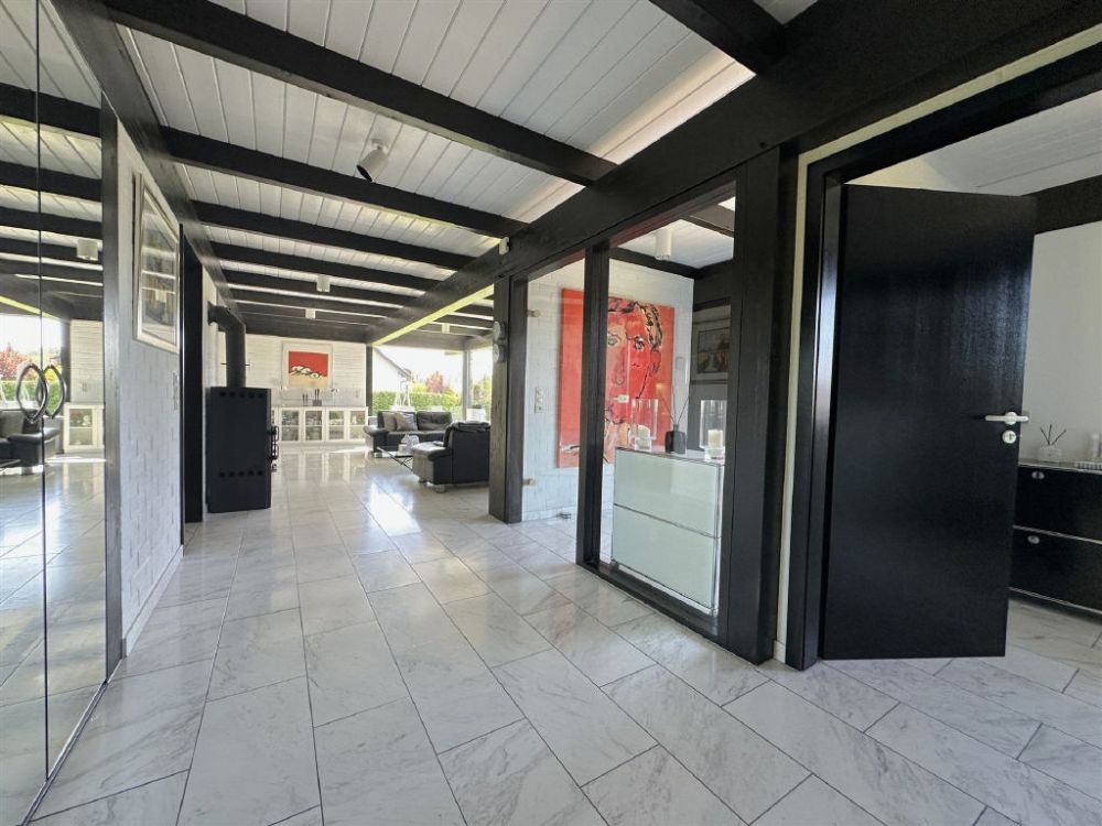 / Architektonisches Highlight in Waldrandlage!