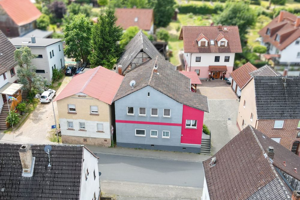 Ein- / Zwei-Familien-Haus in Erlenbach Mechenhard - interessant für Selbstnutzer & Kapitalanleger!