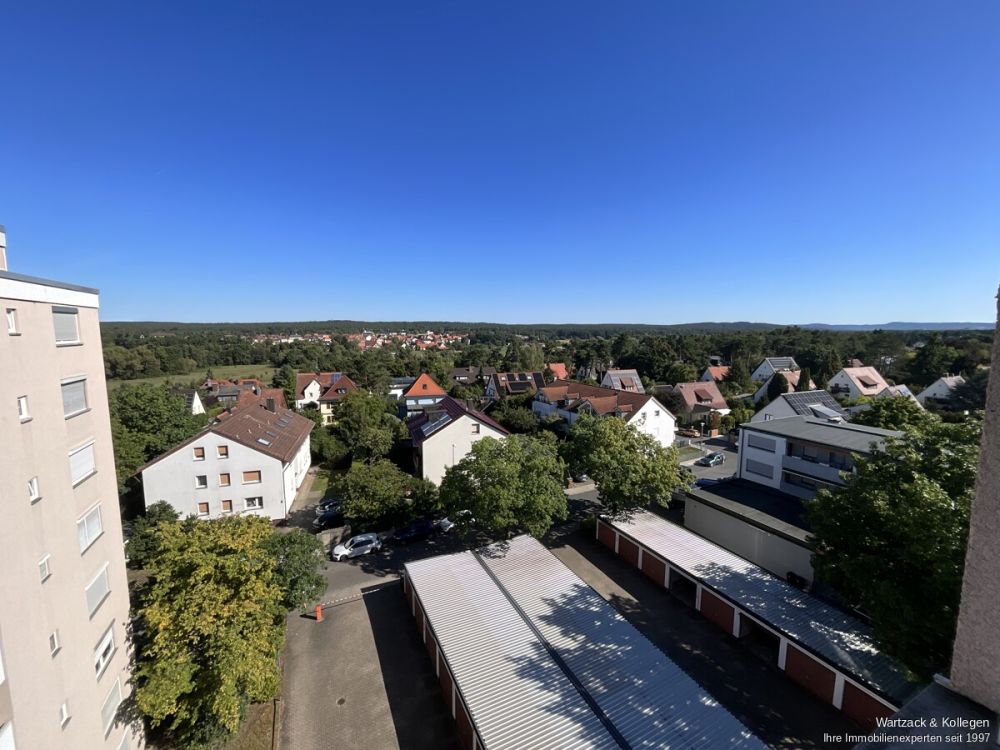Über den Dächern von Schwaig - 3-Zimmer-Wohnung mit Ausblick, Balkon, Einbauküche und Garage
