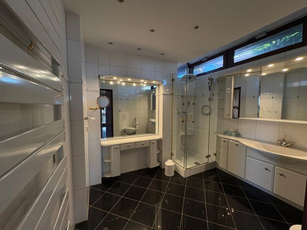 Individuelles Split-Level-Haus mit ansprechender Architektur in Lindlar-Schmitzhöhe