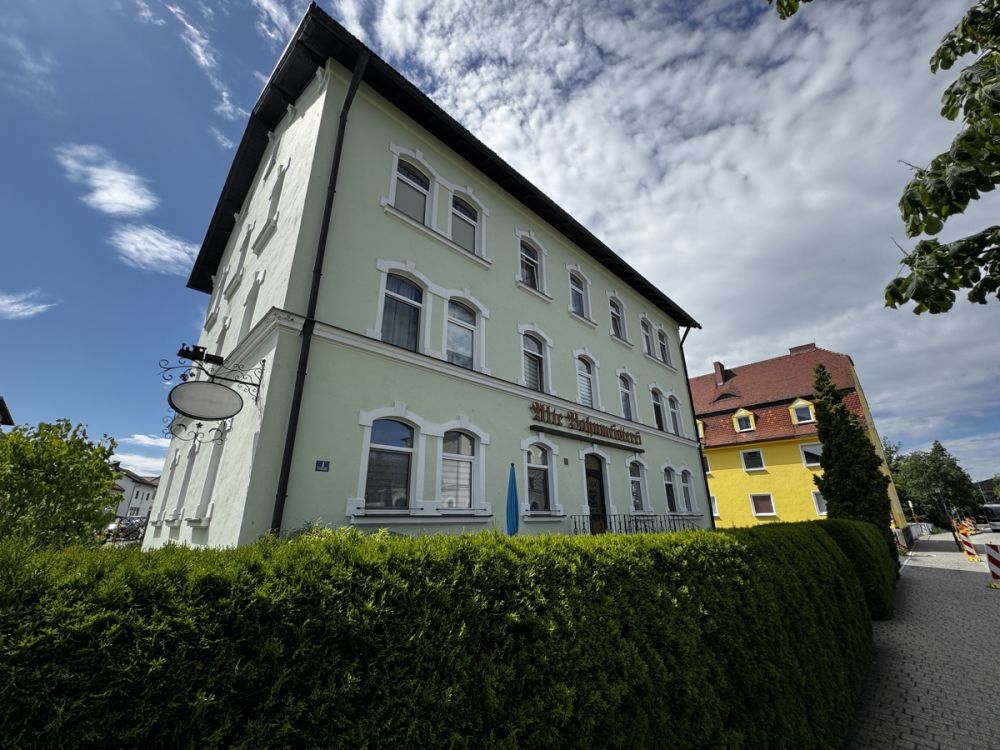 Attraktives Mehrfamilienhaus mit 11 Apartments und Top-Lage direkt am sanierten Bahnhof