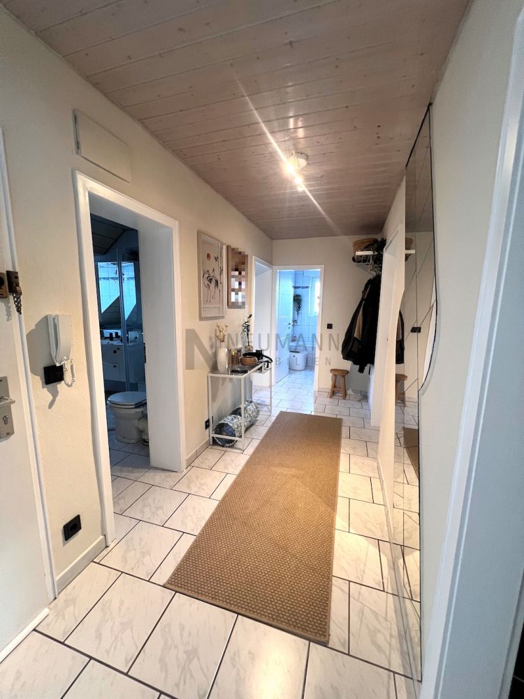 Große, helle 4 Zimmer Wohnung mit Loggia in Mörfelden