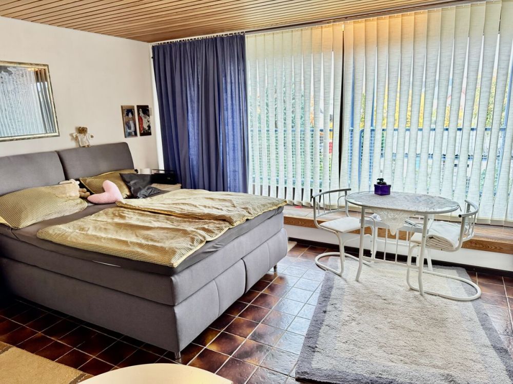 Architektur mit Charakter
großzügiges Split-Level-Haus mit 
separaten Vordergebäude, Garten & Garage