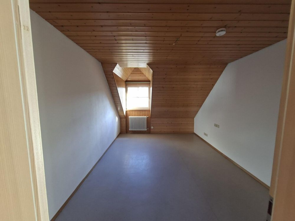 Großzügige Pfarrhauswohnung auf 2 Ebenen in Hürben!