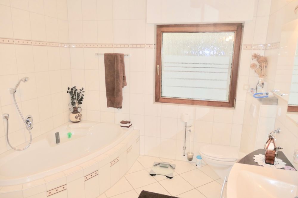 Charmantes Einfamilienhaus mit großem Garten
in ruhiger Lage von Babenhausen
- mit neuer Luftwärmepumpe -