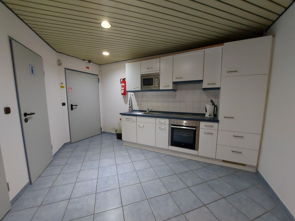 Gut durchdachtes, ehemaliges Bankgebäude mit 10 Stellplätzen im Ortsteil Innien