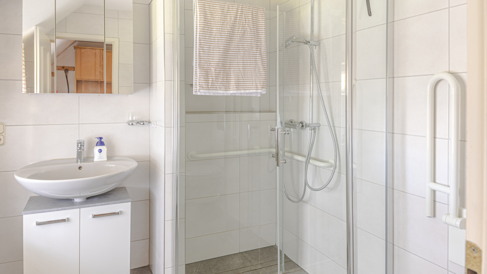 Exklusives und gepflegtes Reetdachanwesen mit Pferdestall in ländlicher Lage von Bad Zwischenahn