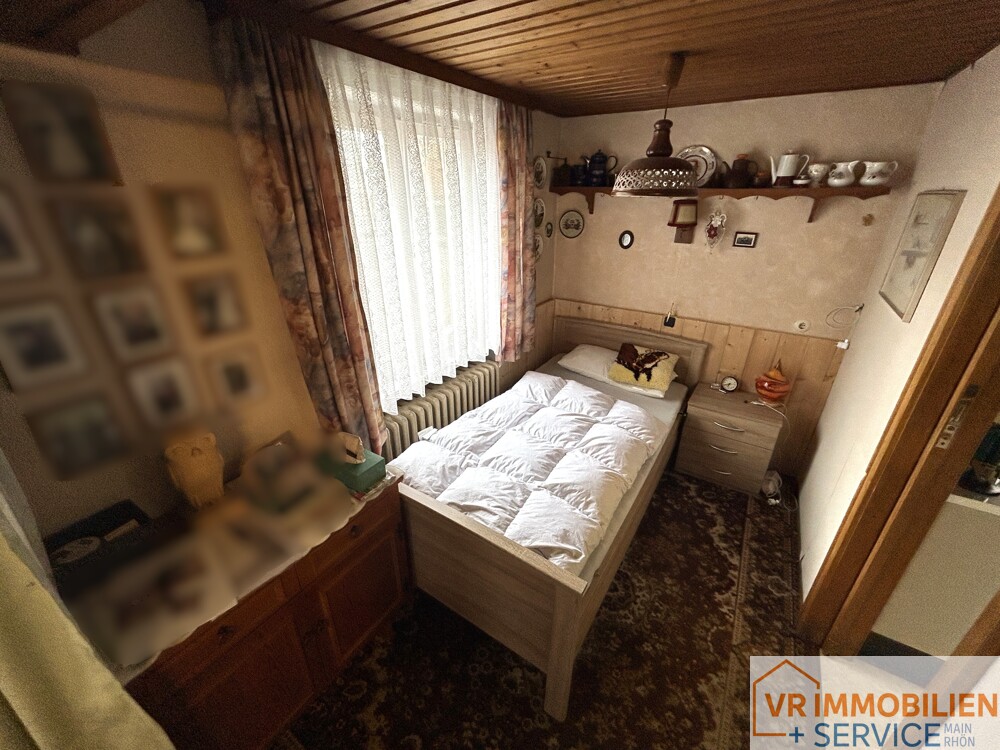 Haus mit Geschichte: Ehemaliger Dorfladen mit Wohnhaus und Nebengebäuden in 97645 Urspringen!