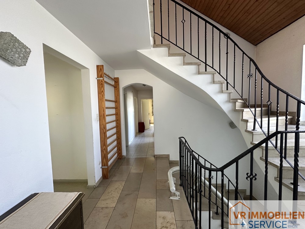 Ihr Eigenheim im Grünen- Wohnhaus mit Doppelgarage und Garten in 97616 Bad Neustadt/S.