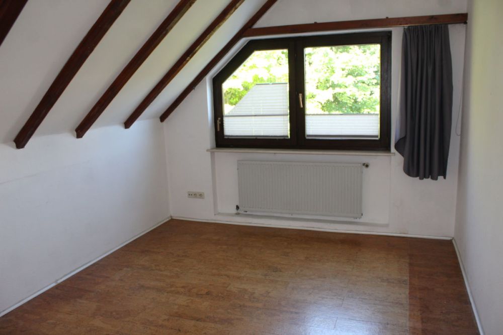 Hofheim-Toplage
Wunderbare Doppelhaushälfte mit Einliegerwohnung