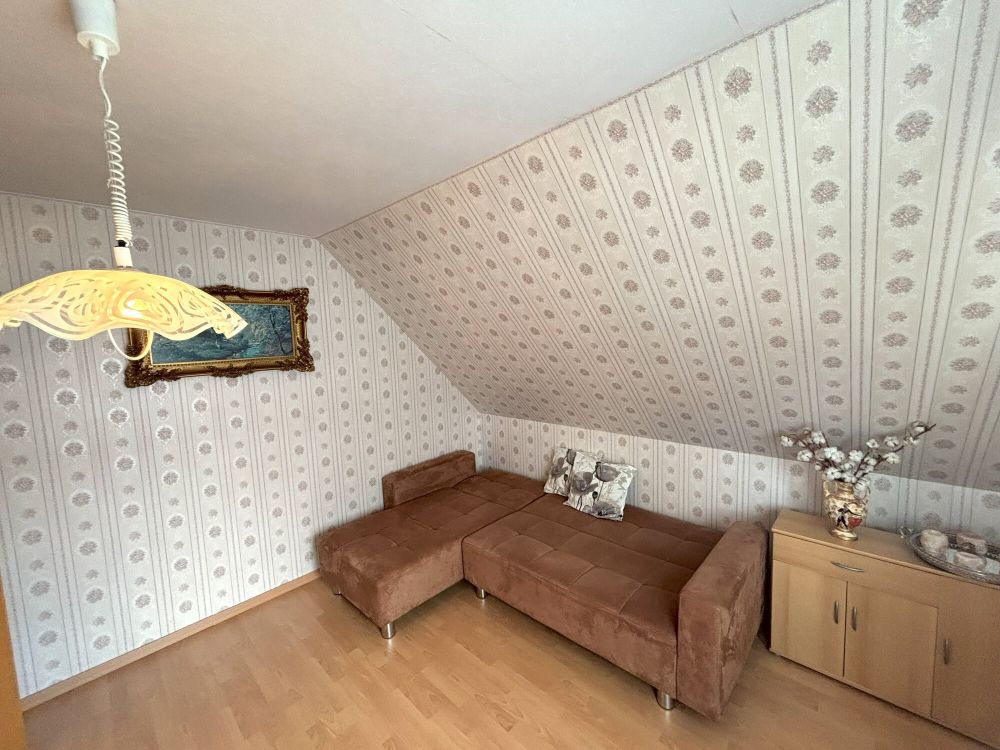 Freistehendes Einfamilienhaus mit repräsentativem Entree + Bürofläche (14)
