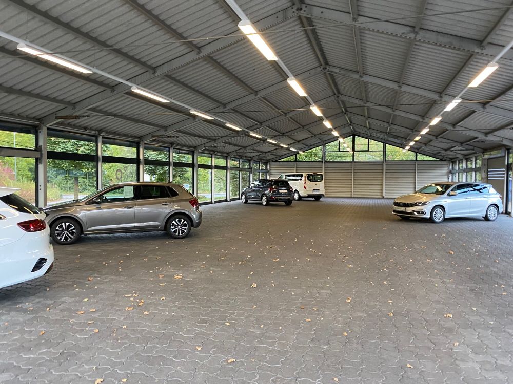 Überdachte Ausstellungsfläche