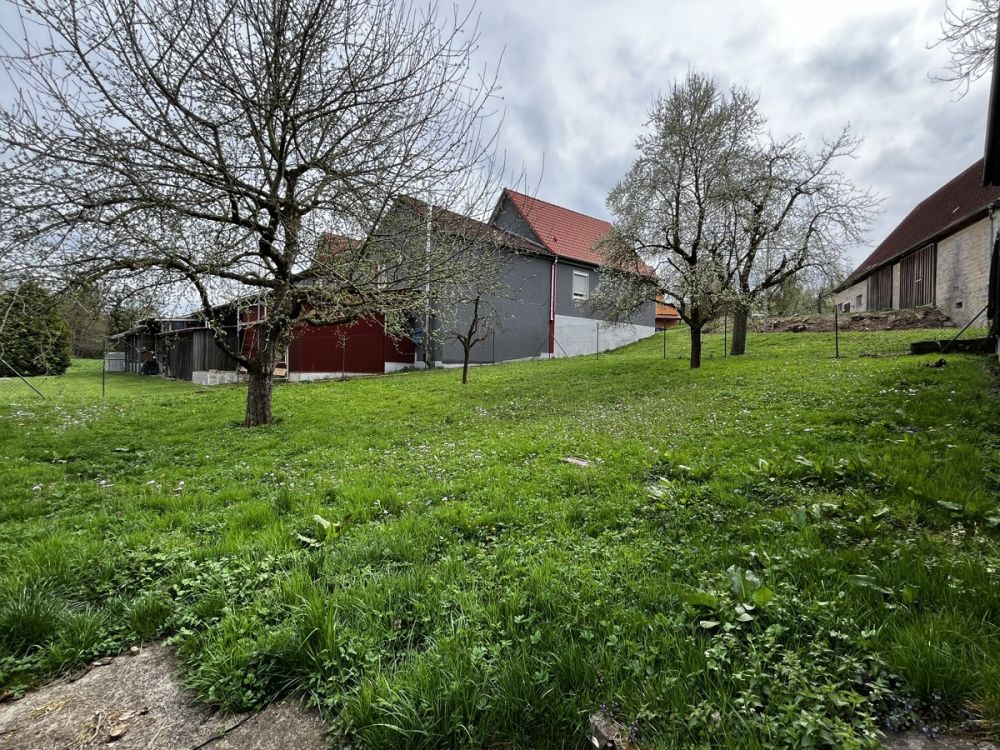 Großzügiges Wohnen in ländlichem Umfeld mit genügend Platz für die ganze Familie und deren Hobbys!