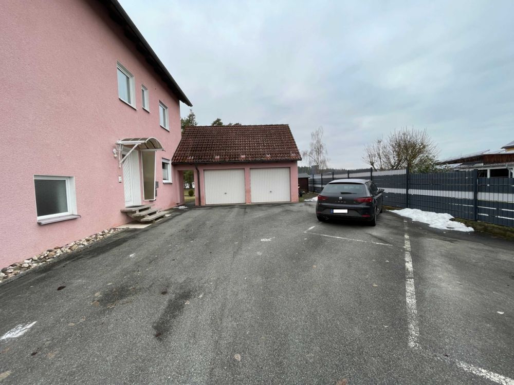 Garagenstellplatz und Außenstellplatz