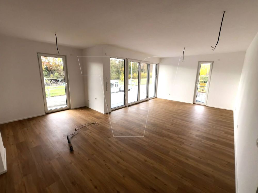 Großzügige barrierefreie Neubau-Wohnung mit Terrasse