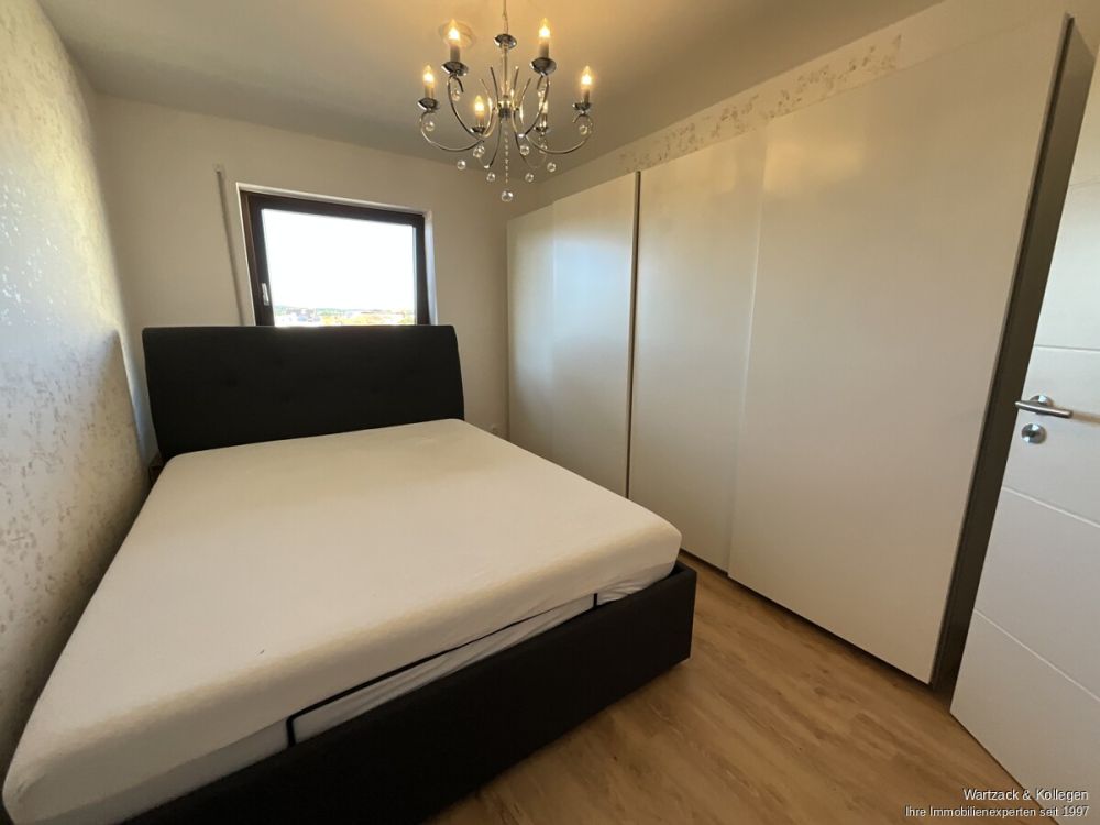 Hier müssen Sie nur noch einziehen- renovierte 3,5-Zimmer-Wohnung mit EBK, Balkon und Garage