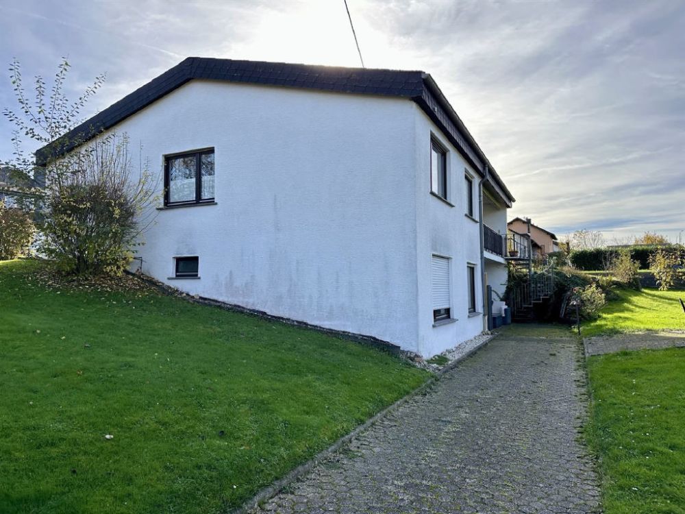 Viel Platz für Ihre Familie - Freistehendes Einfamilienhaus mit Einliegerwohnung in ruhiger Lage von Maring-Noviand