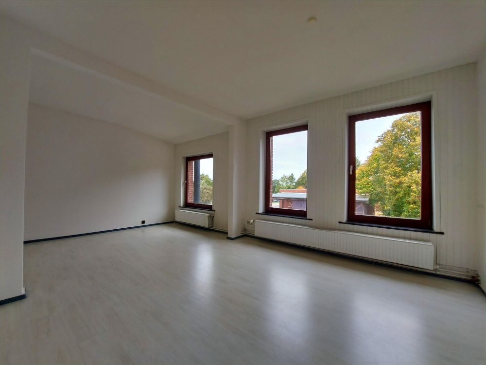 Ein Zuhause mit Potenzial – gemütliche Doppelhaushälfte mit Wintergarten, Carport und Gewächshaus