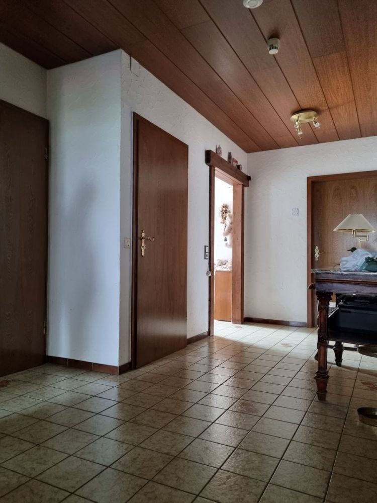 Zweifamilienhaus mit weiterer Ausbaumöglichkeit!