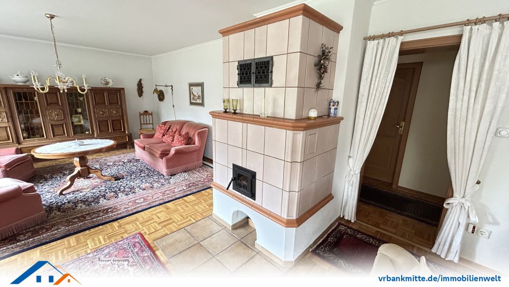 Charmantes Einfamilienhaus mit großem Grundstück, Garage und Blockhütte in Rüdershausen