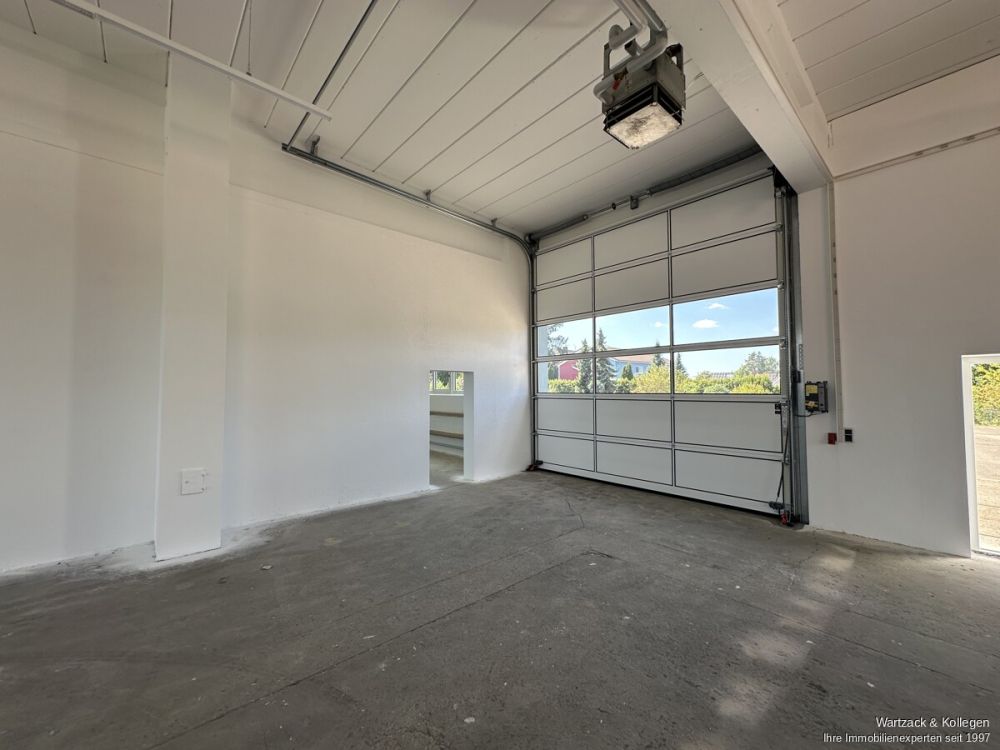Vollständig neu renovierte Produktionshalle 
- zusätzliche Hallen- bzw. Büroflächen möglich