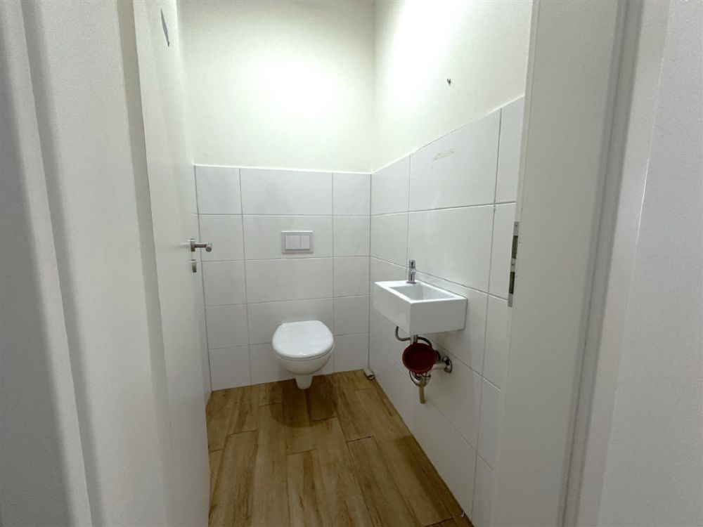 / Sundern-Zentrum: Wohnhaus mit Gewerbefläche & Parkmöglichkeiten