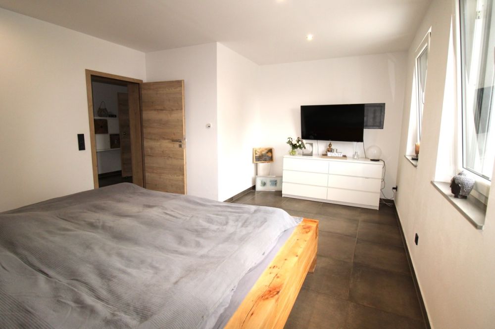 Ideal, um Wohnen und Arbeit zu verbinden: Top saniertes Wohn- und Geschäftshaus in Allersberg!