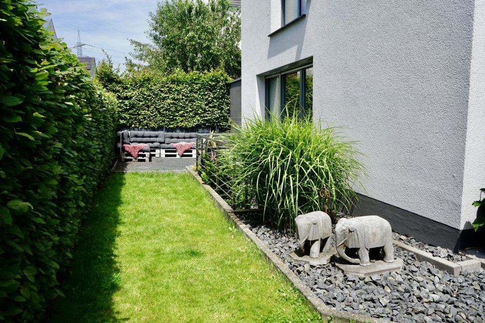 Exklusives Einfamilienhaus in erstklassiger Lage – 
stilvolles Wohnen auf höchstem Niveau