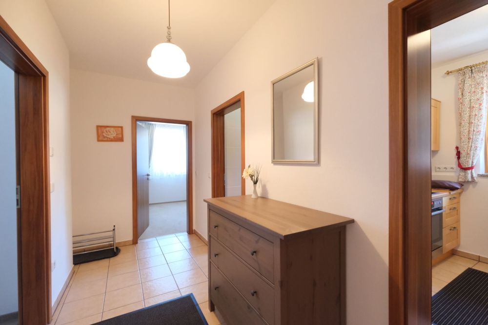 Modernes Mehrfamilienhaus mit Wohn- und Gewerbenutzung