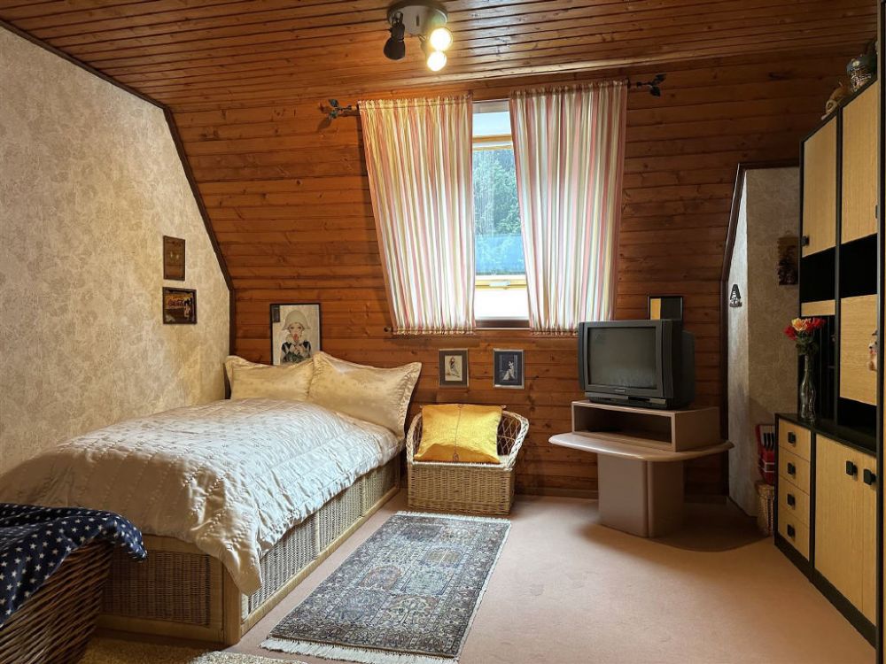 Luxus trifft Funktionalität: Einfamilienhaus mit Büro in Top-Lage