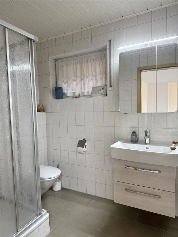 Wohnkomfort trifft Vermietungschance - Stilvolles Wohnhaus in naturnaher Lage