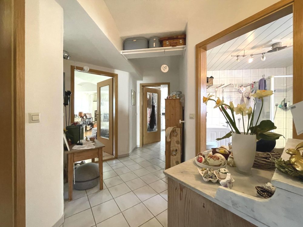 HISTORISCHE 4 ZIMMER-WOHNUNG IM ERDGESCHOSS