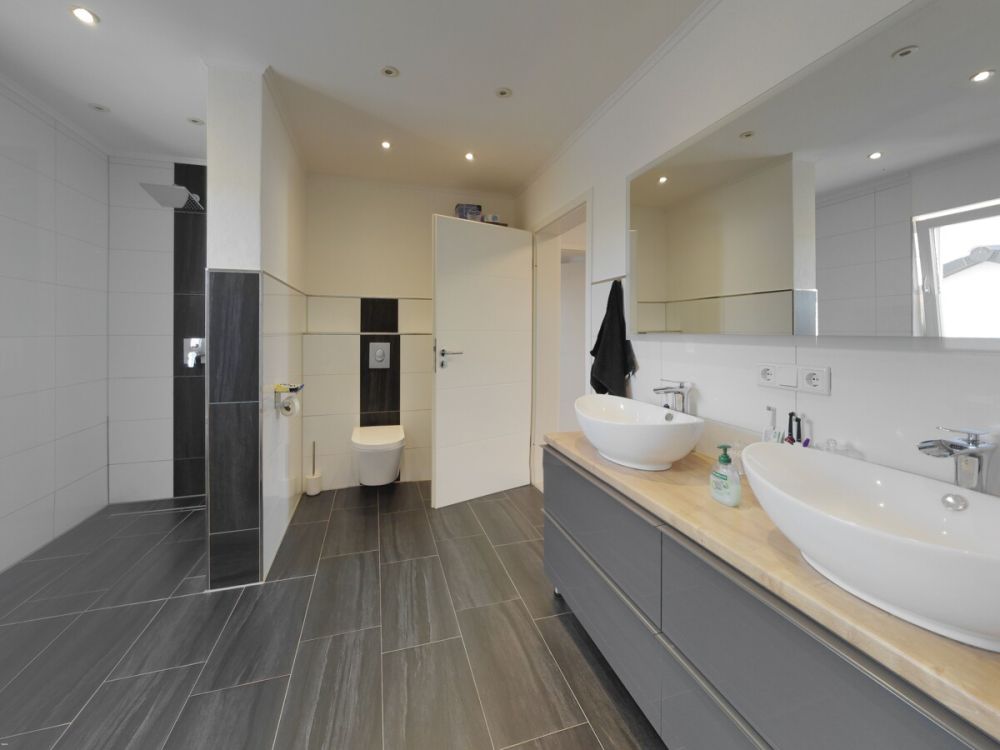 Jung, modern, familienfreundlich - Neuwertiges Einfamilienhaus in Wörnitz!