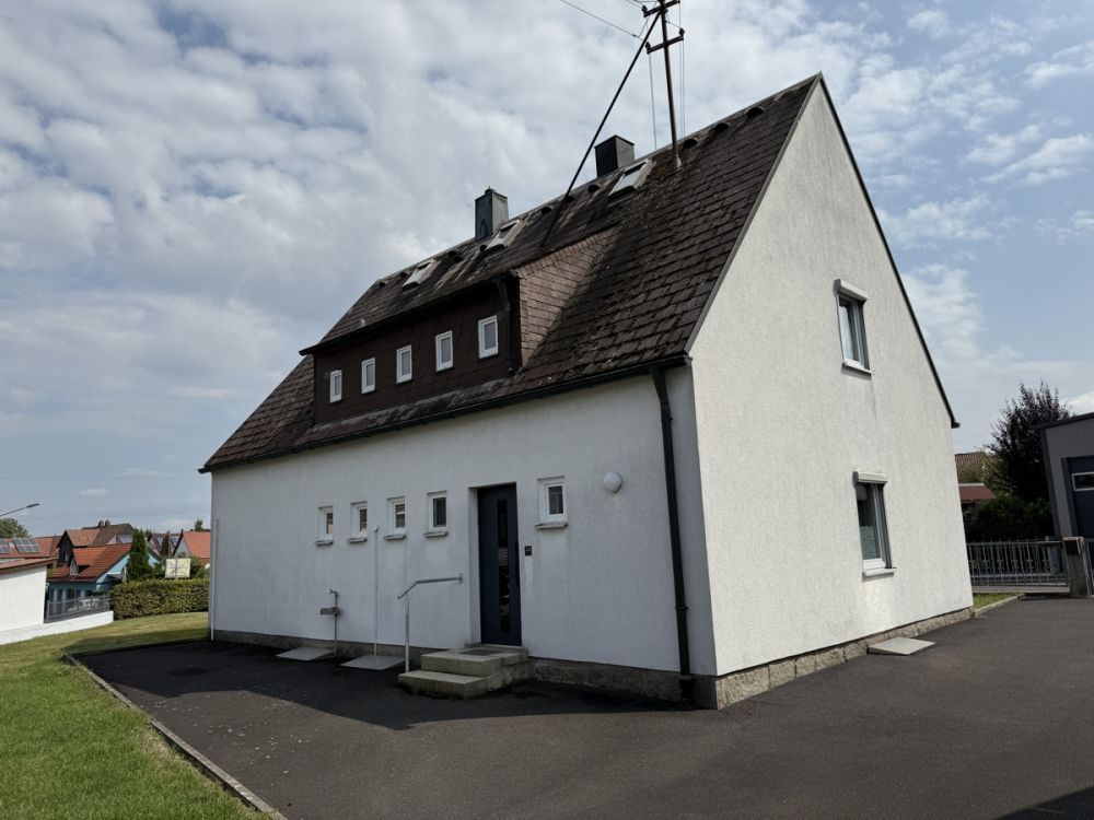 Renovierungsbedürftiges Wohnhaus mit Garage in Mitterteich!