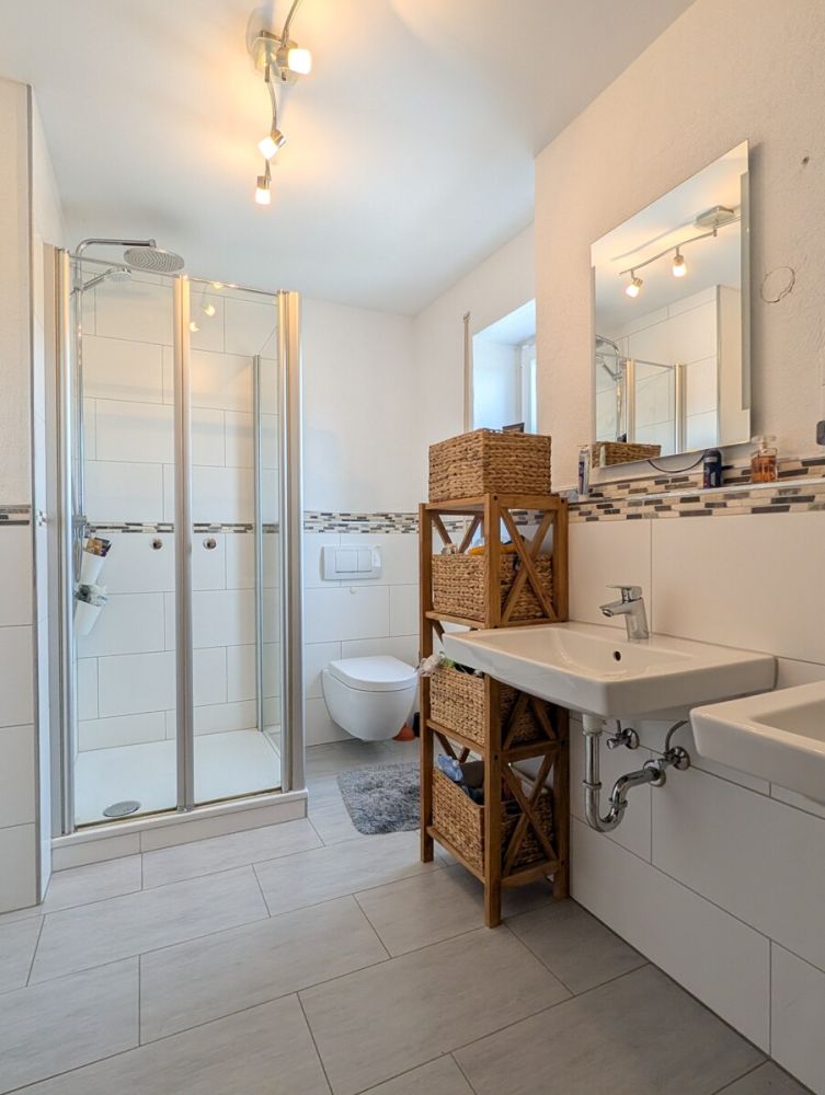 Beeindruckendes Landhaus mit Einliegerwohnung, Doppelgarage und tollem Ausblick auf Wipperfürth