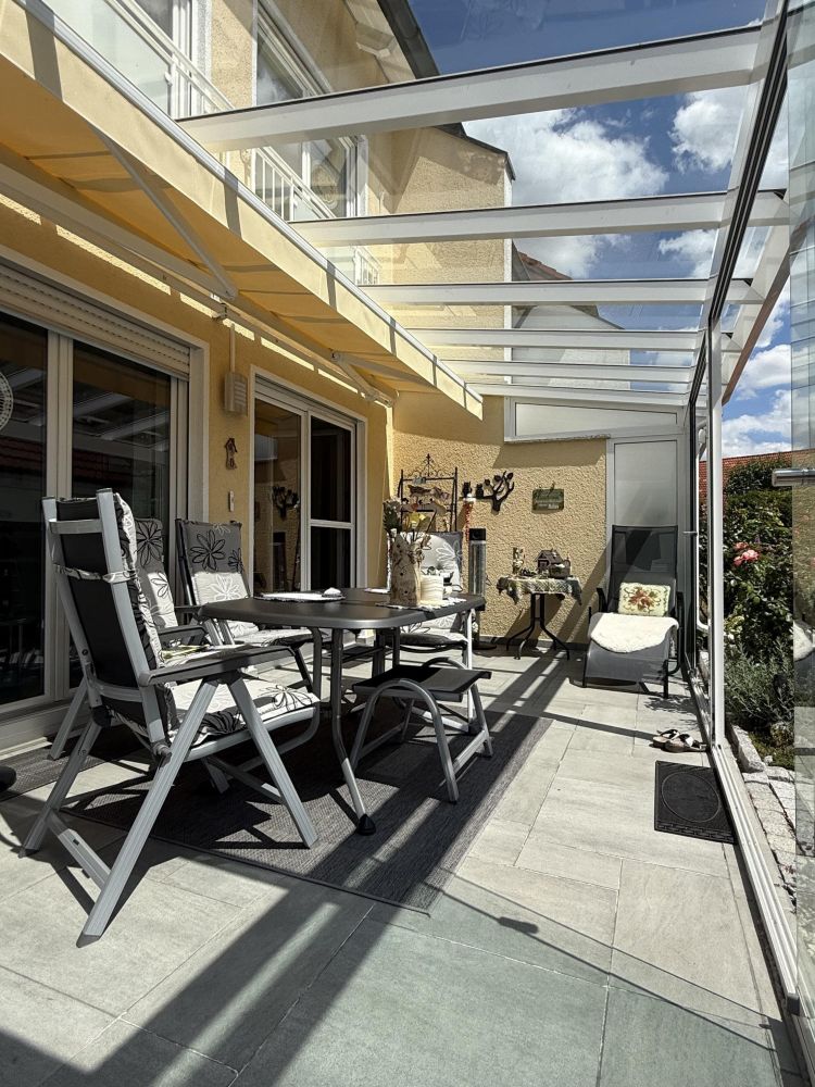 Hochwertig ausgestattetes REH mit viel Platz und traumhaft angelegtem Garten in Königsbrunn