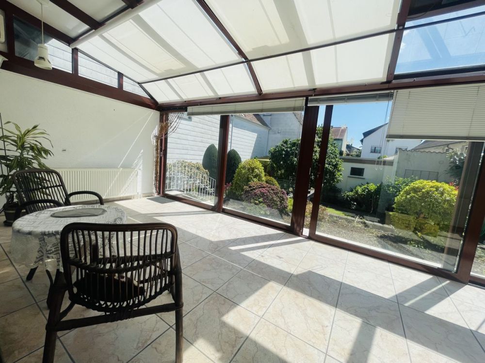 Gartenparadies - Zweifamilienhaus mit Einliegerwohnung