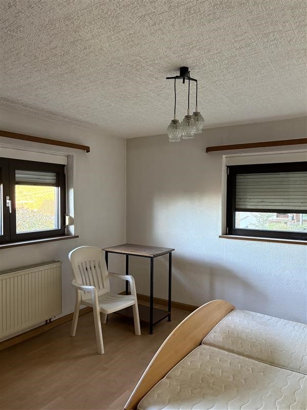 Charmantes Zweifamilienhaus mit Ausbaupotential!