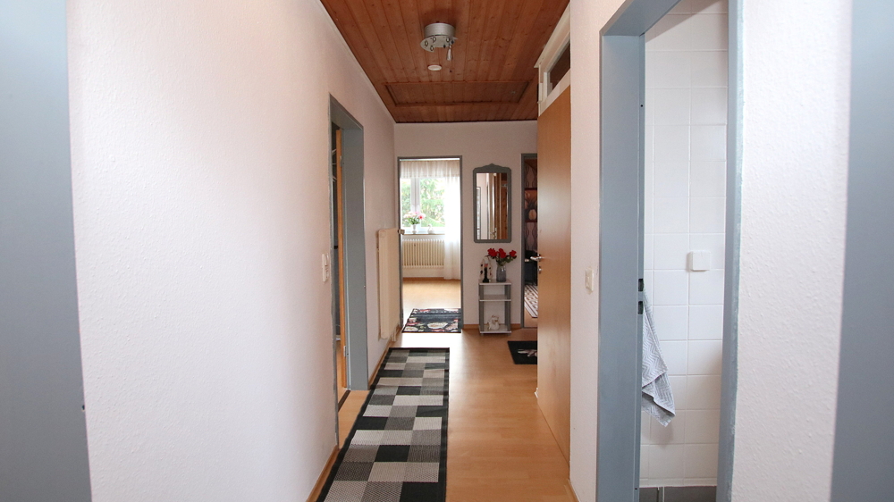 Ein-/Zweifamilienhaus mit großzü. Garten, Garage sowie abtrennbarem Bauplatz in Edewecht-Osterscheps