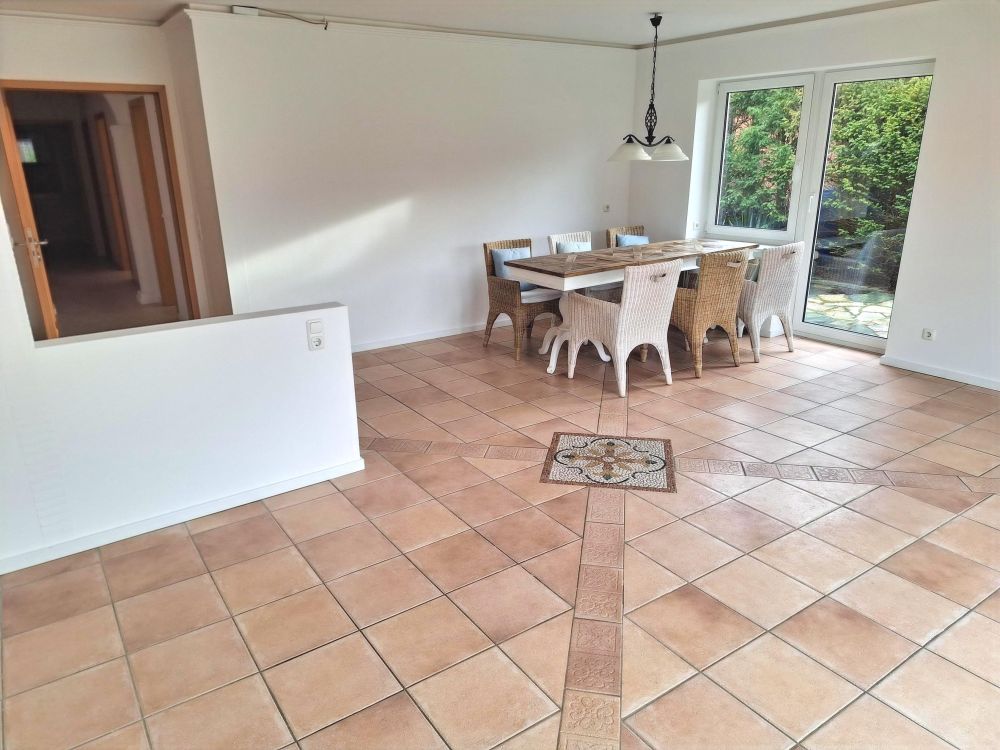 Großer Bungalow auf Erbbaugrundstück in attraktiver Lage