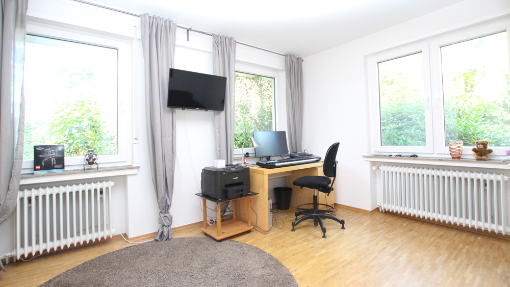 Charmantes Landhaus mit Nebengebäude und Parkgrundstück in idyllischer Wohnlage in Bad Zwischenahn