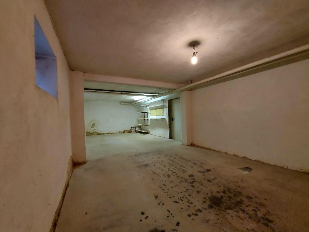 großer Kellerraum KG