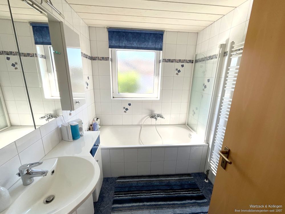 Interessante Kapitalanlage - Doppelhaus mit 2 Wohnungen und einer Doppelhaushälfte in Büchenbach