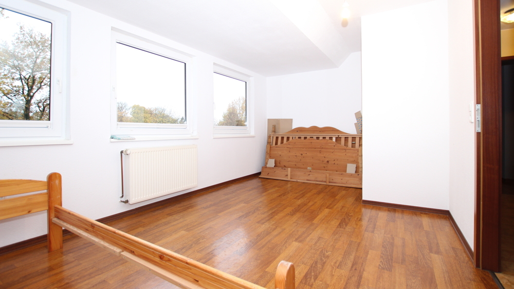 Großzügiges EFH mit Modernisierungsbedarf u. Garage auf großem Grundstück in Alleinlage von Edewecht