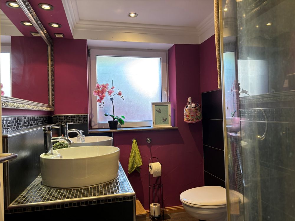 VIE-Dülken: Charmeoffensive! Bemerkenswert kuscheliges Haus 4 Schlafzimmer + Kamin + Wellness Lounge